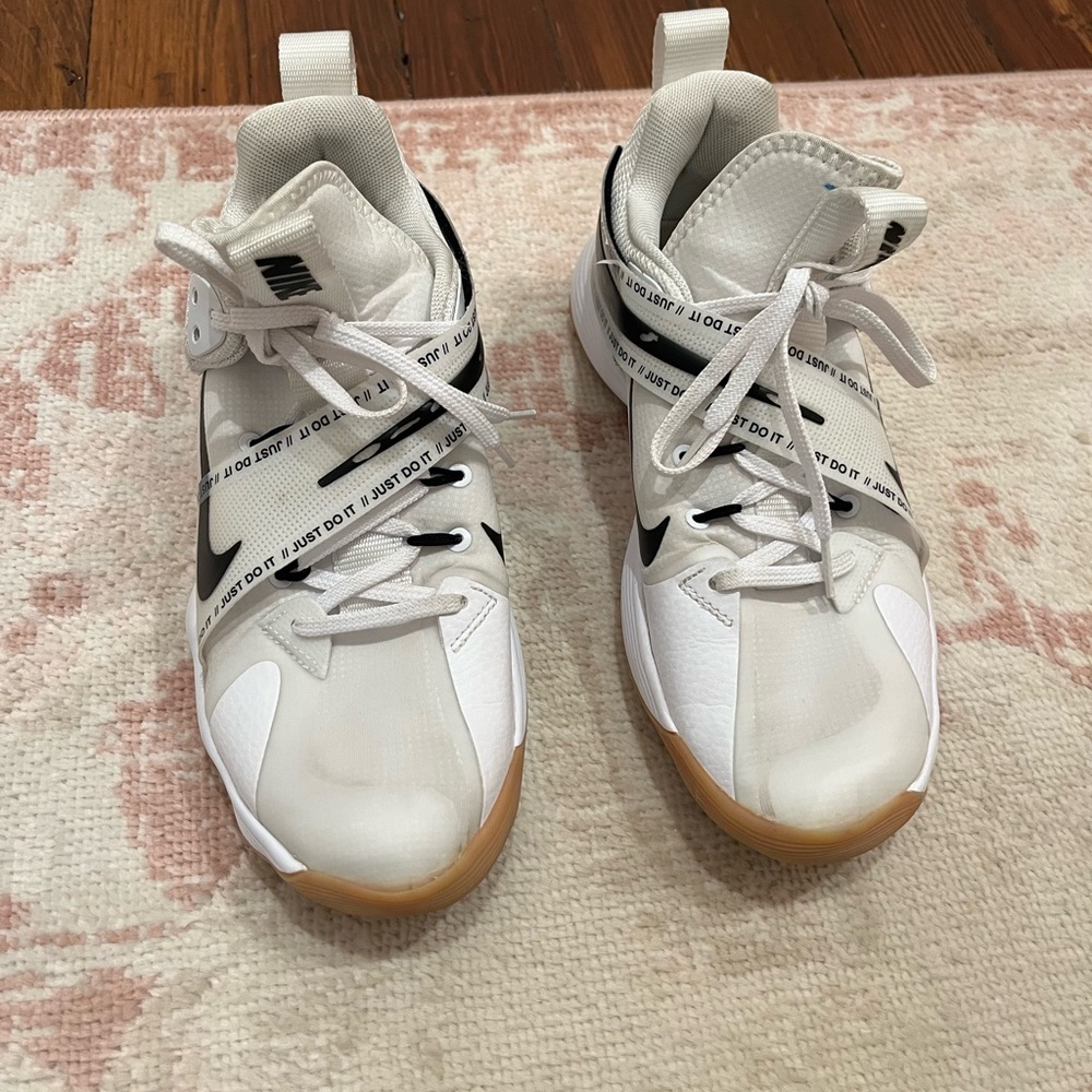 Nike Black And White Volleyball Shoes Size (10)